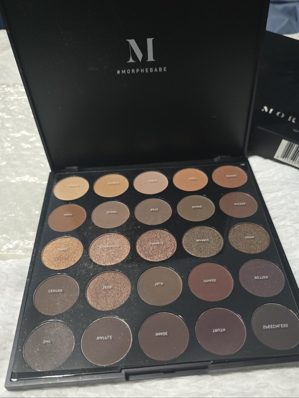 Morphe 25B Bronzed Mocha Eyeshadow Palette - Black & Red Accents - Picture 2 of 5